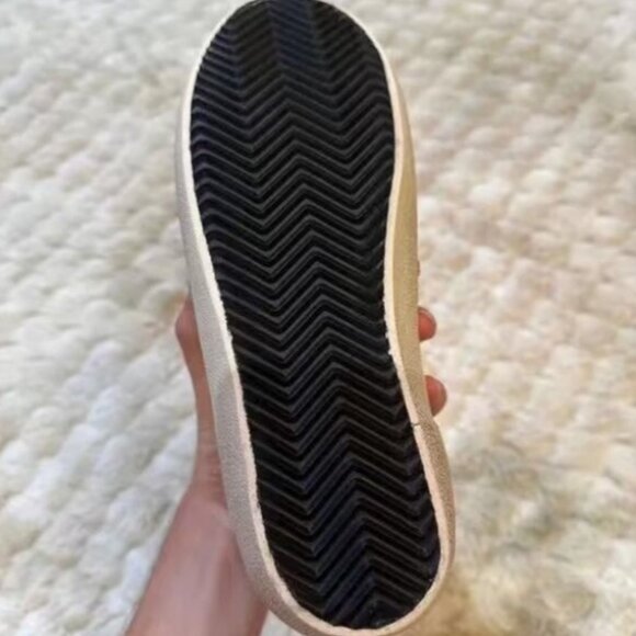 Chic White Golden Goose Sneakers with Metallic Gold & Grey Laces - Picture 6 of 6